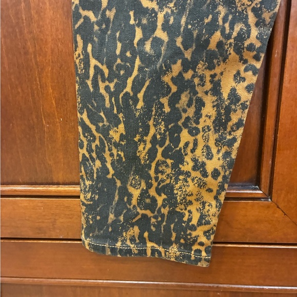 J Brand Alana High Rise Cropped Jeans - Picture 15 of 16